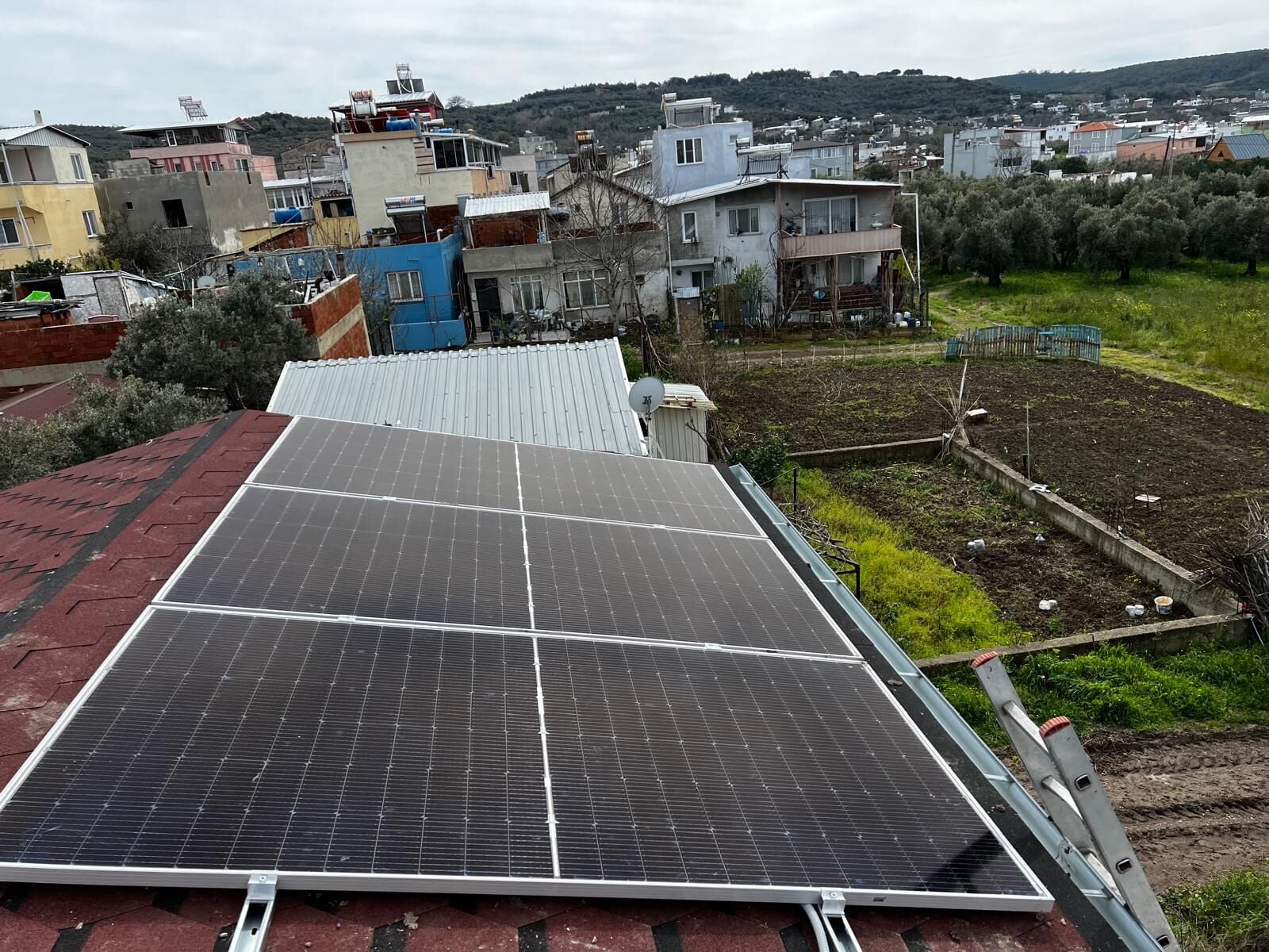 Güneş Paneli Montaj Aparatı 3 Panel İçin 8 Adet 30 cm Galvaniz Profil 8 Adet Klemp