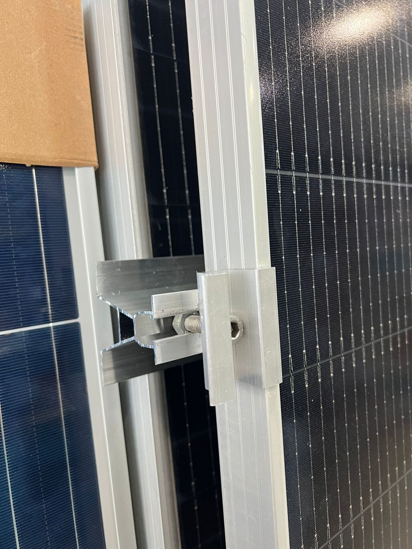 Güneş Paneli Montaj Aparatı 3 Panel İçin 8 Adet 30 cm Alüminyum Profil 8 Adet Klemp